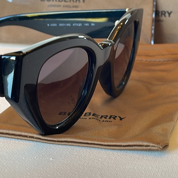 NIB BURBERRY SUNGLASSES 47-25-140 MADE IN ITALY - Picture 9 of 17